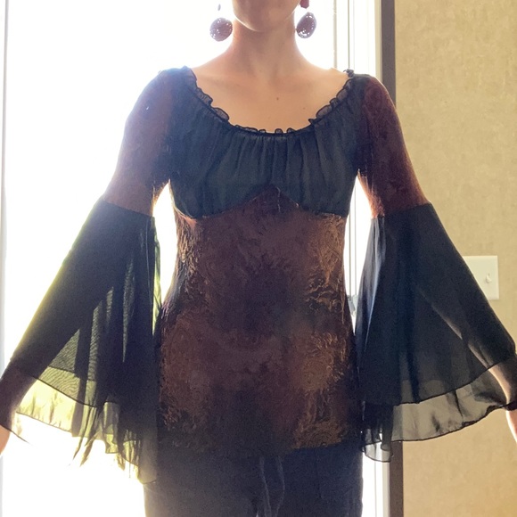 Topia Tops - Topia Poet Bell Sleeve Shirt Size Medium